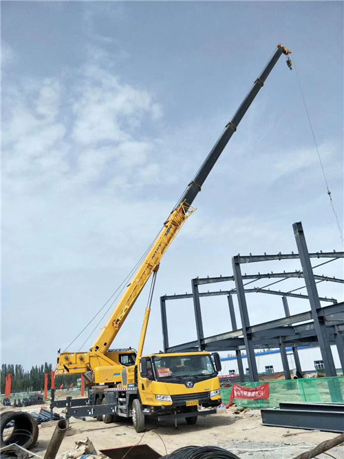 仁寿县超高层建筑钢结构吊装案例